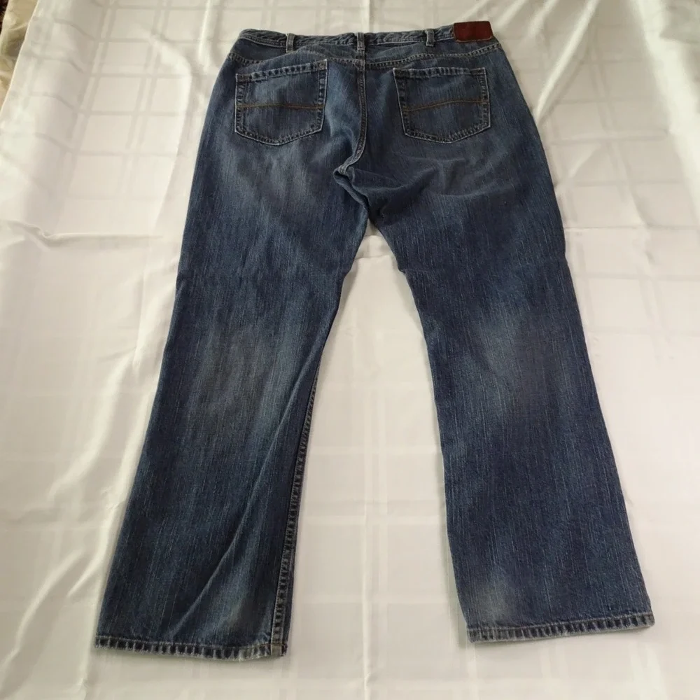 Dockers Jeans. Men's 40x32. Classic Fit Straight Leg Blue Denim Jeans